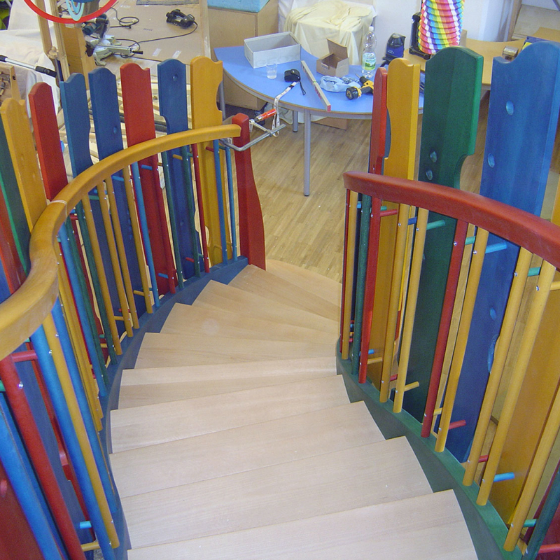 Stiege Bunt Kindergarten