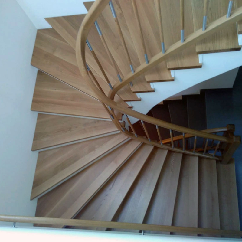 Stiege mit Holz verkleiden