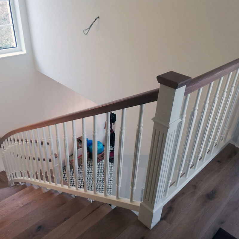 Lackierte Geländer Stufe