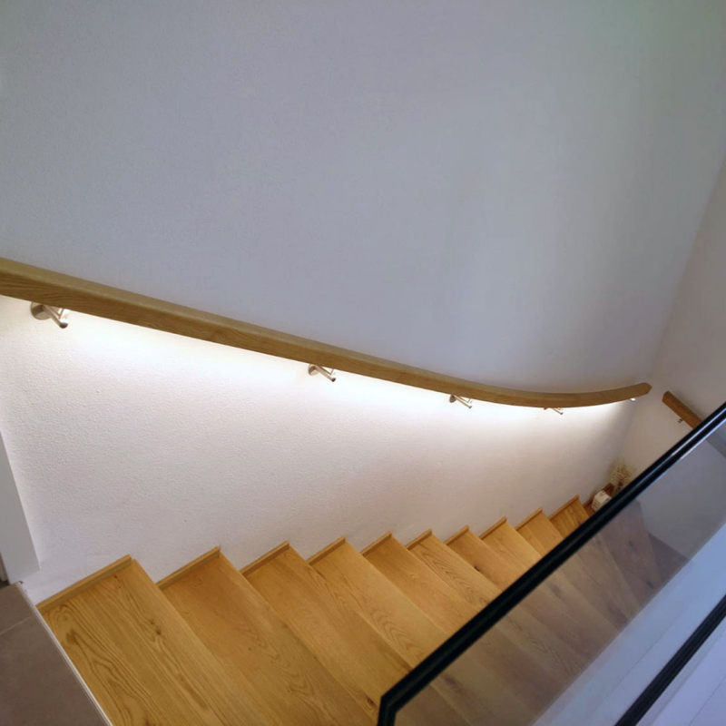 Betonstiege mit Holzauflage