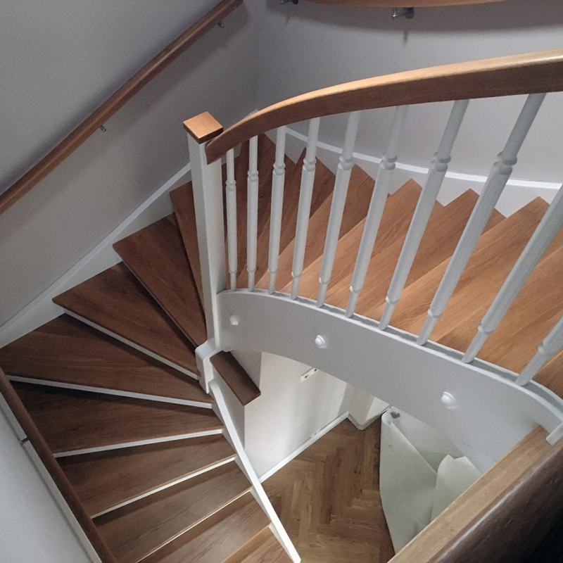 Wangenstiege lackiert